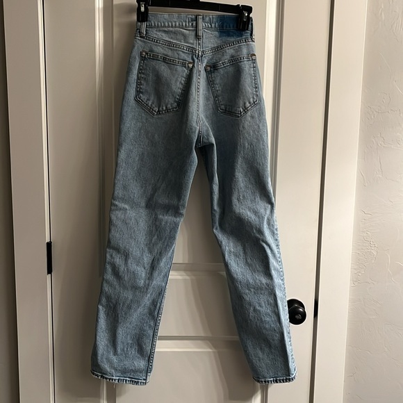 Abercrombie Curve Love Ultra High Rise Ankle Straight Jeans - Picture 6 of 6